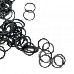 Elastiques noirs pour les tresses ou les cheveux.