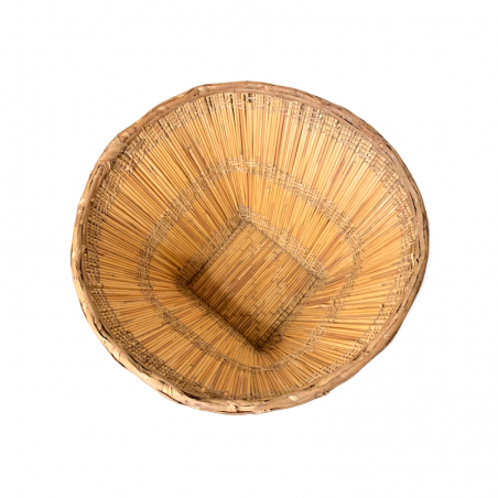Panière artisanale en paille faite au Burkina Faso.