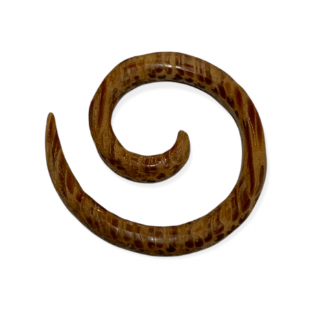 Piercing indiano a spirale realizzato in legno di cocco.