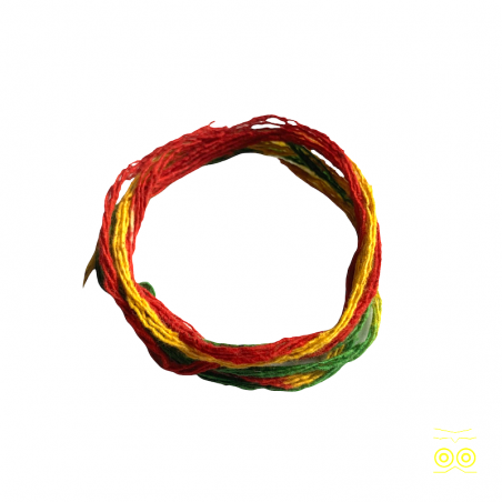 Pulsera de alambre Mauli o Kalawa.
