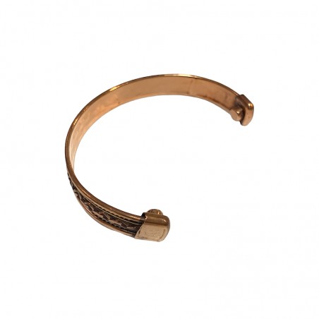 Magnetic bracelet against arthritis and rheumatism.