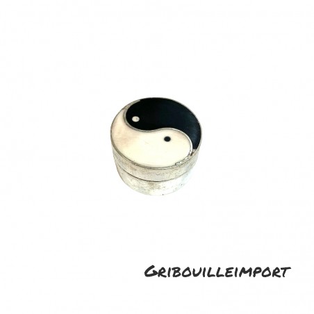 Scatola Yin Yang in metallo argentato.
