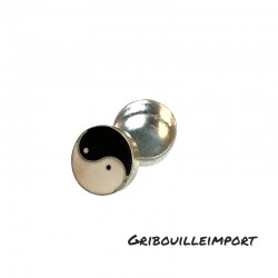 Scatola Yin Yang in metallo argentato.