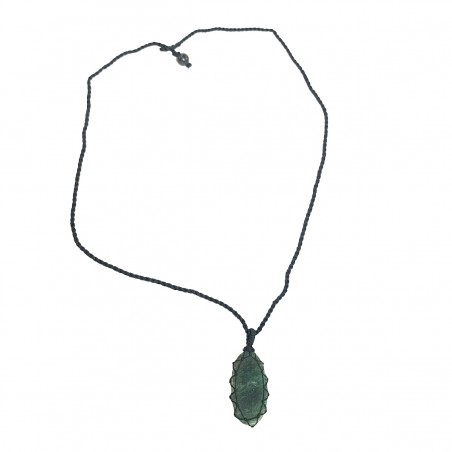 Pierre de jade canadien en pendentif tréssé.