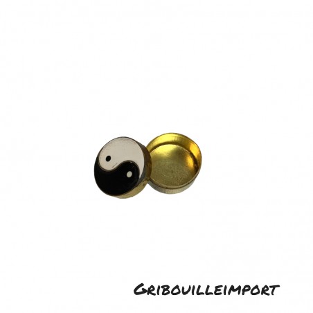 Piccola nota Yin Yang dorata in metallo.
