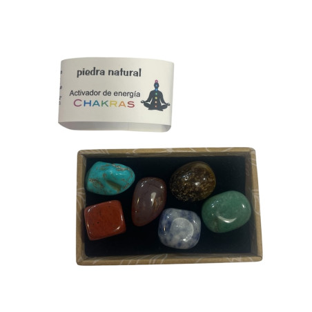 Pietre dei chakra in una scatola.