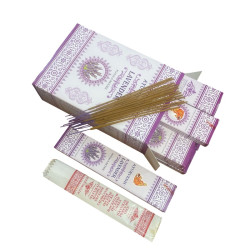 Schachtel mit ayurvedischem indischem Lavendel-Räucherstäbchen (Masala).