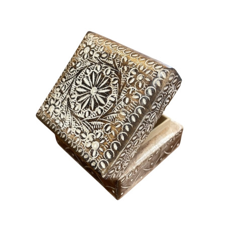 Handgefertigte indische Holzbox mit weißer Patina