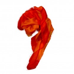 Pañuelo cuadrado naranja en pura seda india.