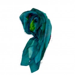 Foulard carré artisanal en pure soie indienne de couleur outremer.